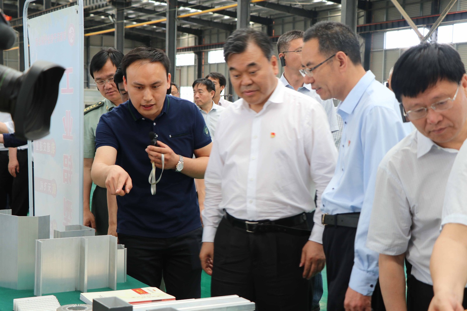 周口市市委书记刘继标莅临我公司观摩指导工作