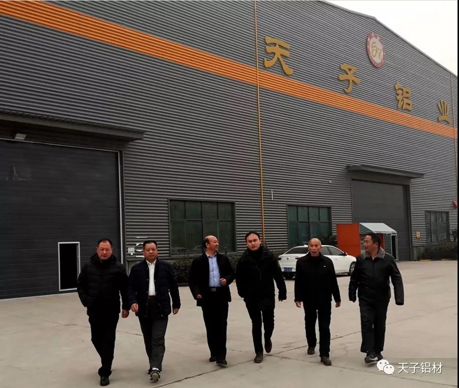 冬日暖阳，淮阳中学周口校友会会长程玉成一行应邀莅临河南天子铝业有限公司参观考察
