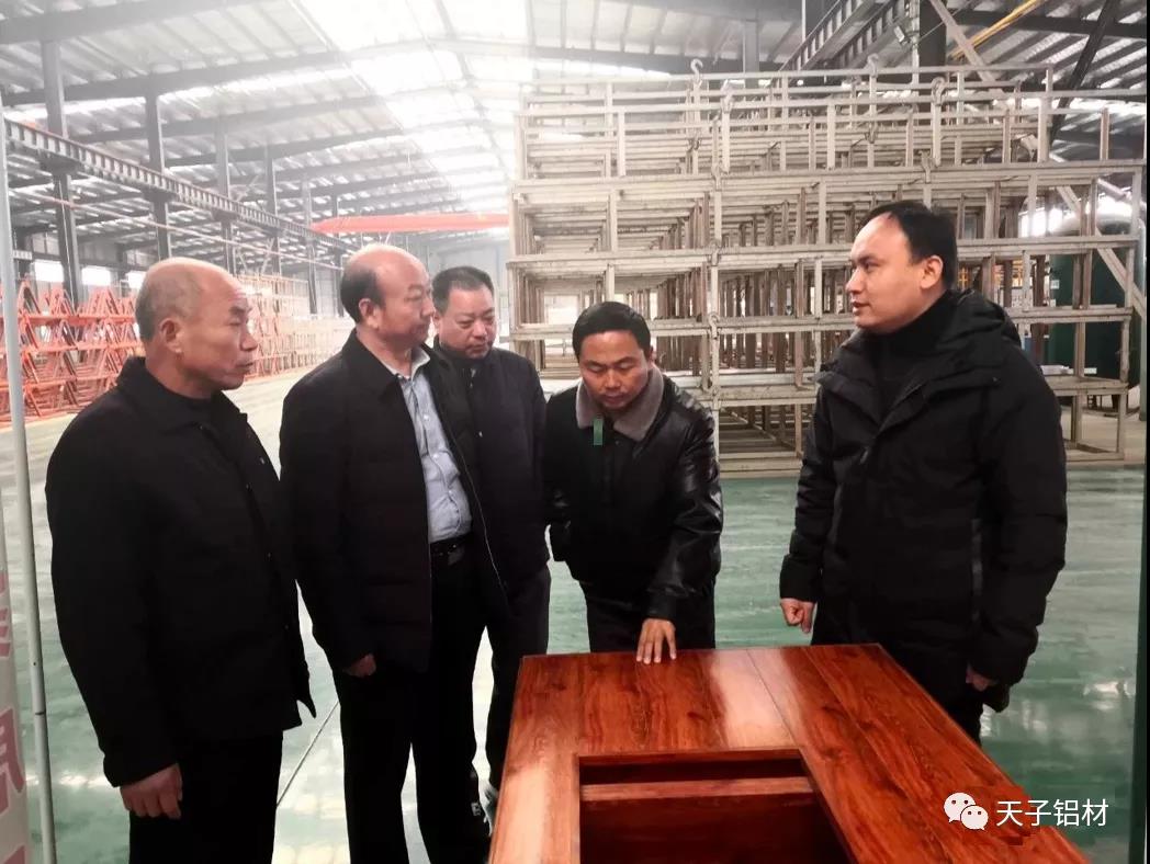 冬日暖阳，淮阳中学周口校友会会长程玉成一行应邀莅临河南天子铝业有限公司参观考察